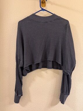 Mono B Charcoal Waffle-Knit Cropped Long Sleeve Top